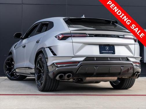 2023 Lamborghini Urus Performante