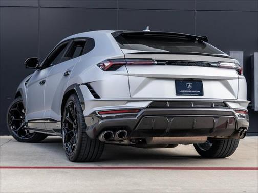 2023 Lamborghini Urus Performante