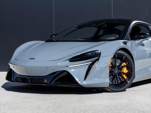 2023 McLaren Artura Performance
