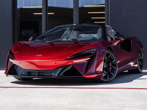 2025 McLaren Artura 