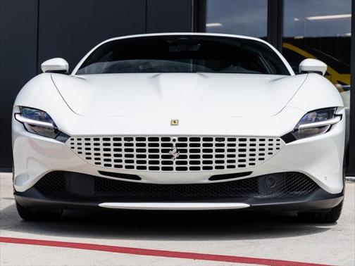 2023 Ferrari Roma Base