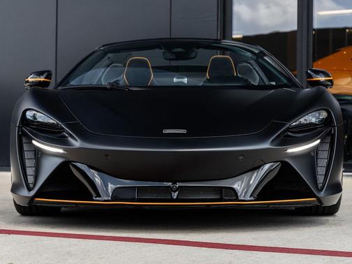 2025 McLaren Artura