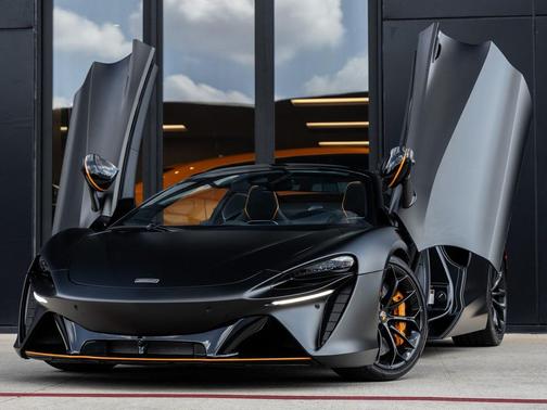 2025 McLaren Artura