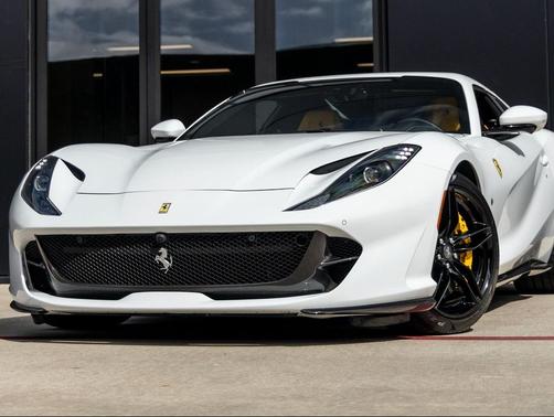 2023 Ferrari 812 GTS Base