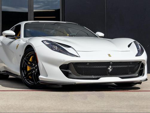 2023 Ferrari 812 GTS Base