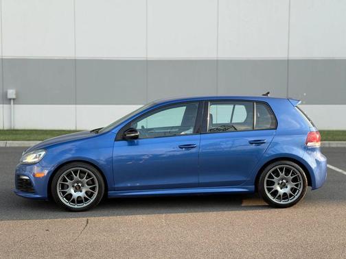 2012 Volkswagen Golf R 4-Door