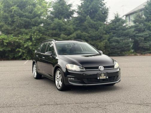2015 Volkswagen Golf SportWagen TDI SE 4-Door