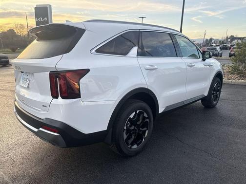 Glacial White Pearl 2026 Kia Sorento S