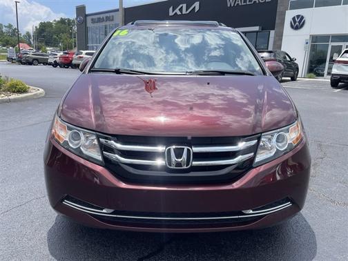 Red 2016 Honda Odyssey EX-L
