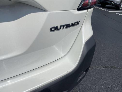 Crystal White Pearl 2024 Subaru Outback Onyx Edition