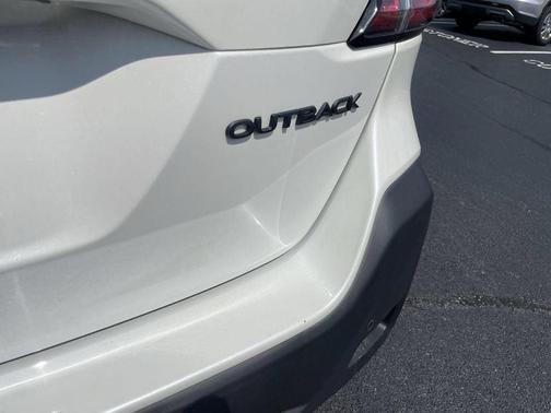 Crystal White Pearl 2024 Subaru Outback Onyx Edition