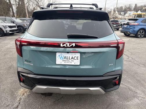 Blue / Black 2026 Kia Seltos S