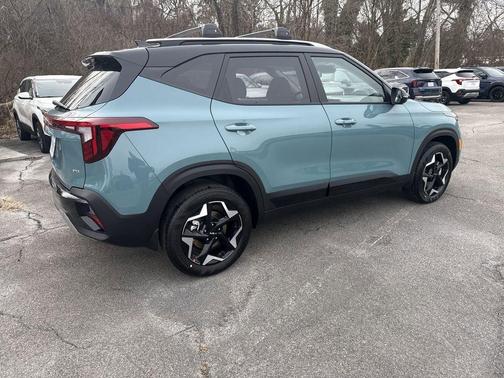 Blue / Black 2026 Kia Seltos S