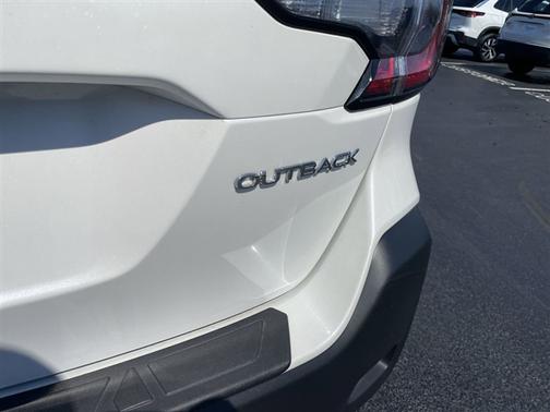 Crystal White Pearl 2025 Subaru Outback Premium