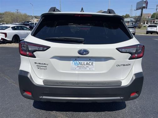 Crystal White Pearl 2025 Subaru Outback Premium
