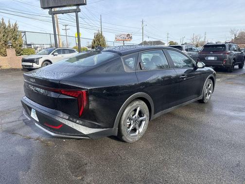 Aurora Black Pearl 2026 Kia K4 LXS