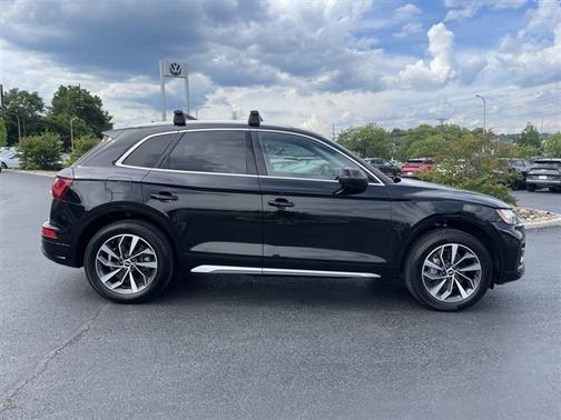 Mythos Black Metallic 2021 Audi Q5 40 Premium Plus