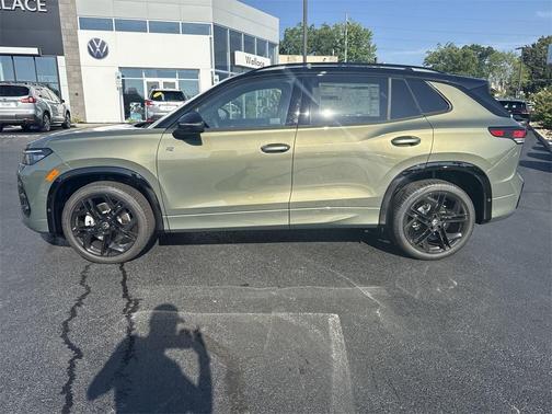 2025 Volkswagen Tiguan 2.0T SE R-Line Black