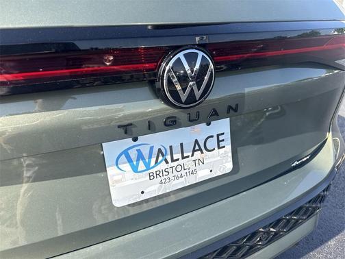2025 Volkswagen Tiguan 2.0T SE R-Line Black