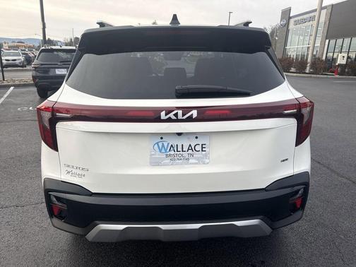 Clear White / Black Roof 2026 Kia Seltos S