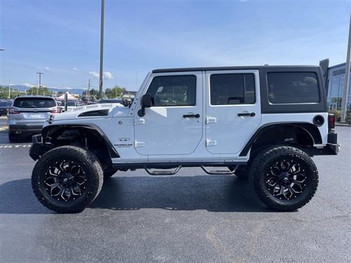 Bright White Clearcoat 2017 Jeep Wrangler Unlimited Sahara