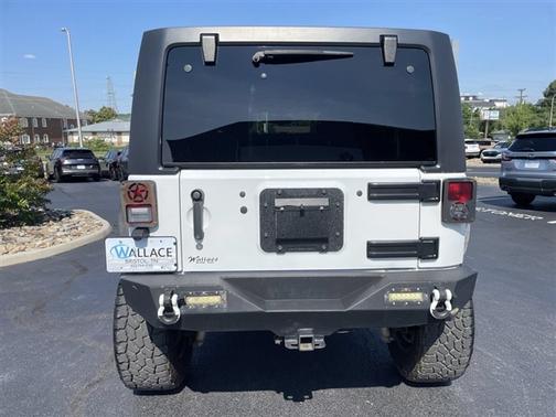 Bright White Clearcoat 2017 Jeep Wrangler Unlimited Sahara