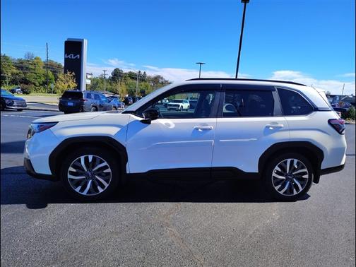 Crystal White Pearl 2025 Subaru Forester Touring