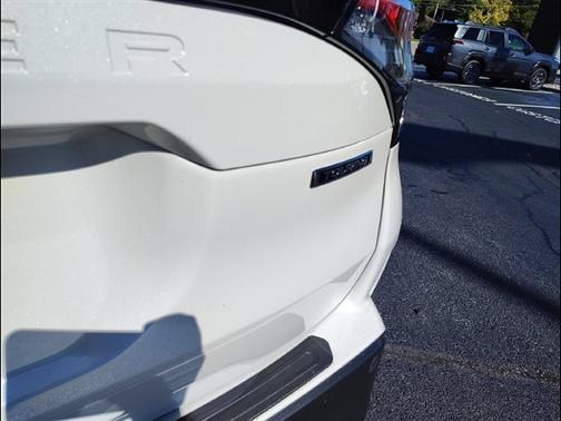 Crystal White Pearl 2025 Subaru Forester Touring