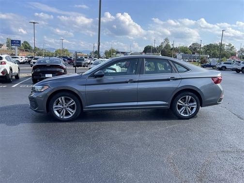 Platinum Gray Metallic 2024 Volkswagen Jetta 1.5T SE