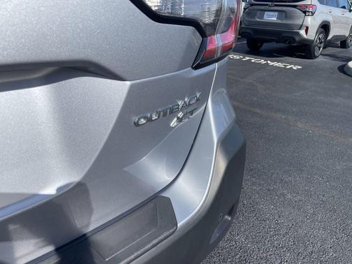 Ice Silver Metallic 2024 Subaru Outback Limited XT