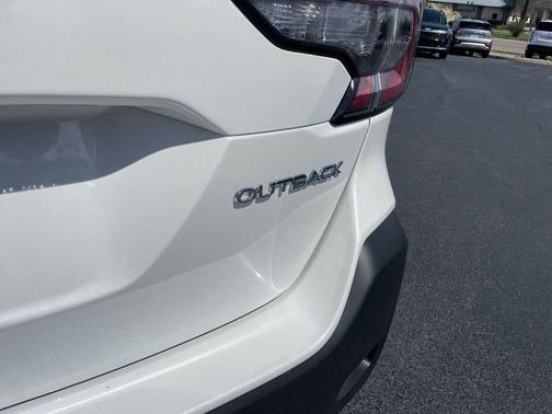 Crystal White Pearl 2025 Subaru Outback