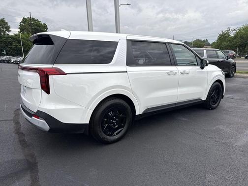 Snow White Pearl 2026 Kia Carnival LXS