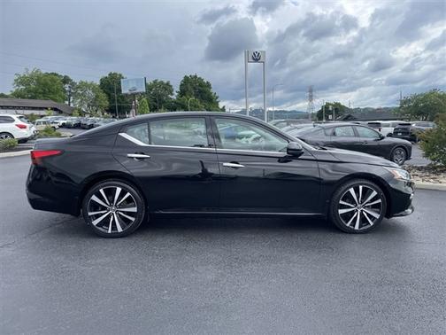 Black 2019 Nissan Altima 2.5 Platinum