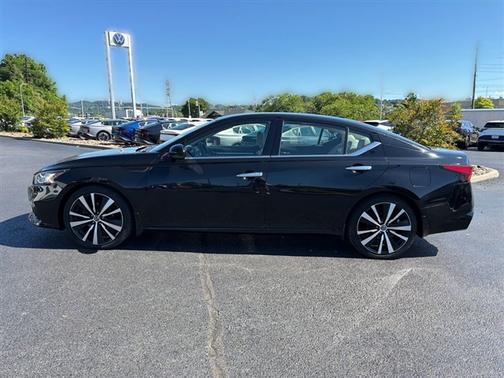 Black 2019 Nissan Altima 2.5 Platinum