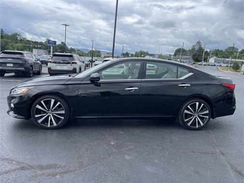 Black 2019 Nissan Altima 2.5 Platinum