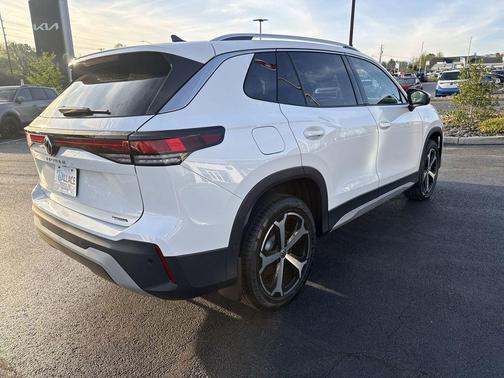 Pure White 2026 Volkswagen Tiguan 2.0T SE