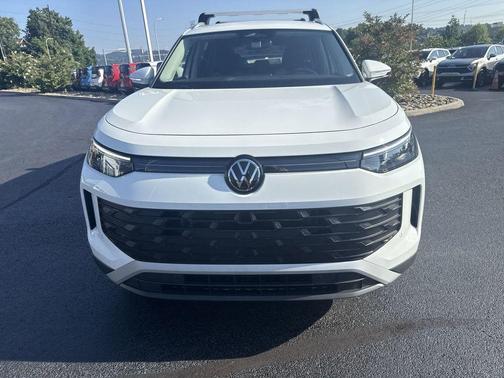 Pure White 2025 Volkswagen Tiguan 2.0T S