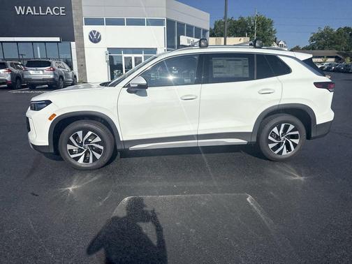 Pure White 2025 Volkswagen Tiguan 2.0T S