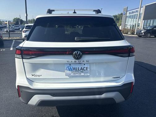Pure White 2025 Volkswagen Tiguan 2.0T S