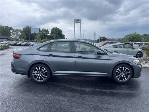 Platinum Gray Metallic 2024 Volkswagen Jetta 1.5T Sport