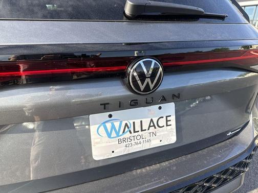 Platinum Gray Metallic 2026 Volkswagen Tiguan 2.0T SE R-Line Black