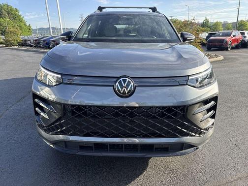 Platinum Gray Metallic 2026 Volkswagen Tiguan 2.0T SE R-Line Black