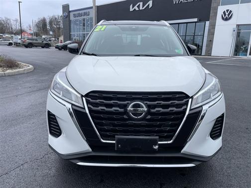 Aspen White / Super Black 2021 Nissan Kicks SV