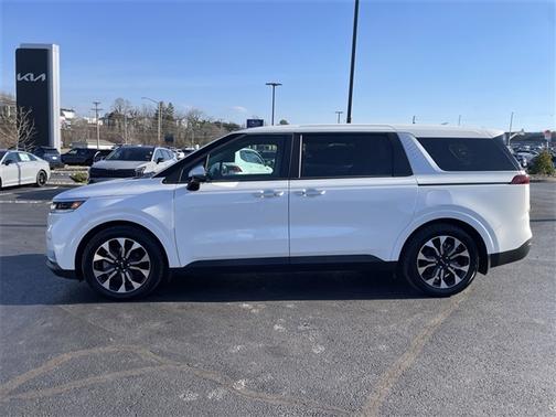 2023 Kia Carnival EX