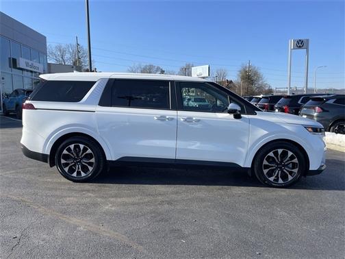 2023 Kia Carnival EX