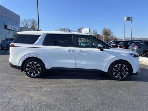 2023 Kia Carnival EX