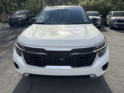 Clear White / Black Roof 2026 Kia Seltos S