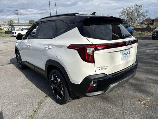 Clear White / Black Roof 2026 Kia Seltos S