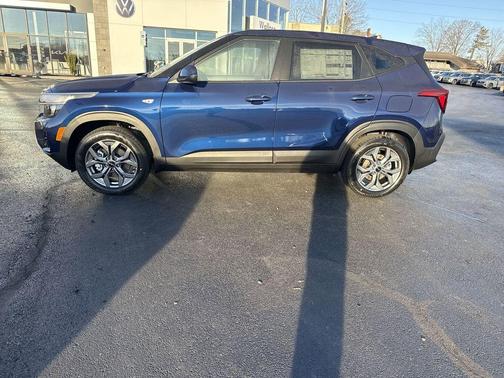 Dark Ocean Blue 2026 Kia Seltos LX
