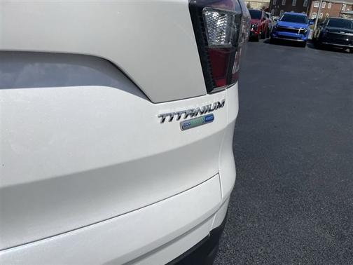 White Platinum Clearcoat Metallic 2017 Ford Escape Titanium